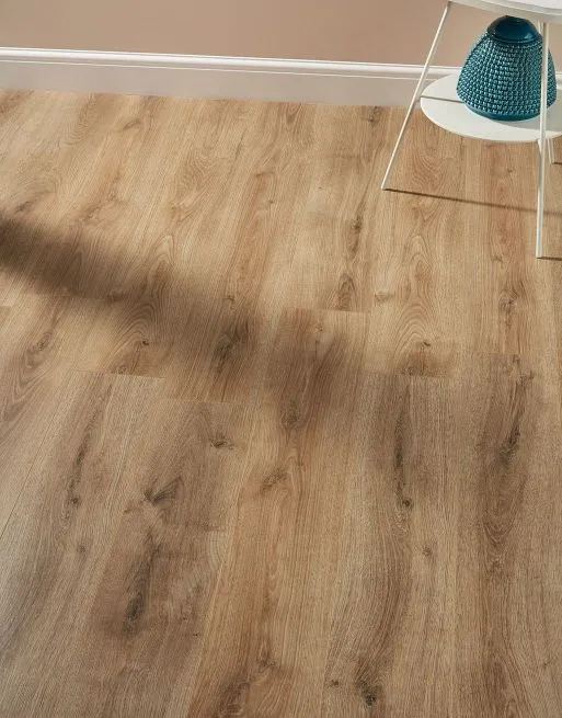 Super 7mm Golden Oak Laminate - Image 2