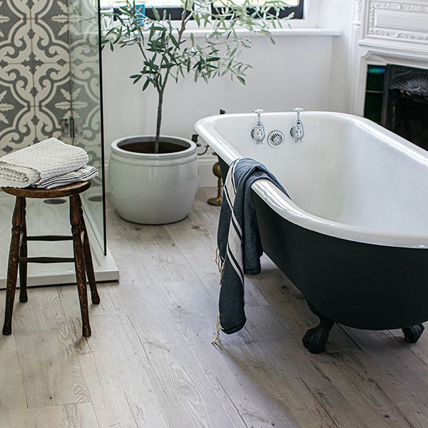 Cove Wood Effect Vinyl Tiles For Bathroom